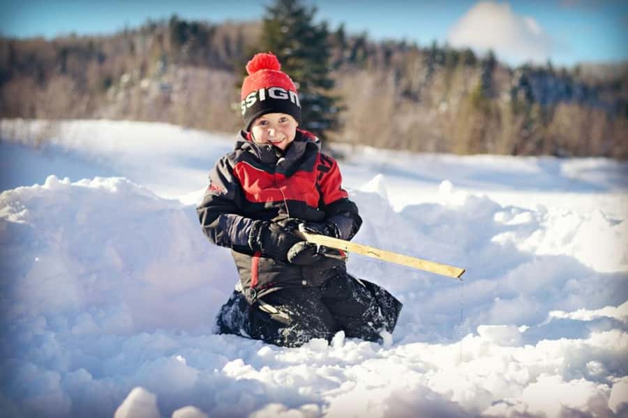 15 min. Tadoussac : Family-Friendly Ice Fishing Experience - The First Few Minutes: Instruction and Ice Holes