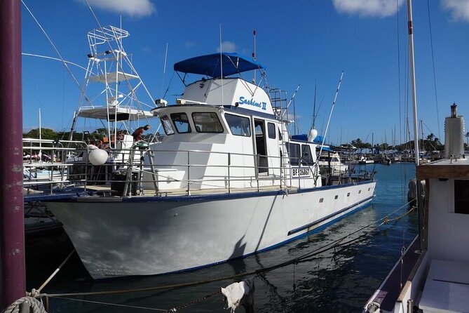 3-Hour Honolulu Bottom Fishing Adventure - Sun, Wind, and Motion on the Boat