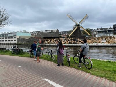 Amsterdam: Urban Bike Tour, Graffiti Art & Magnet Fishing