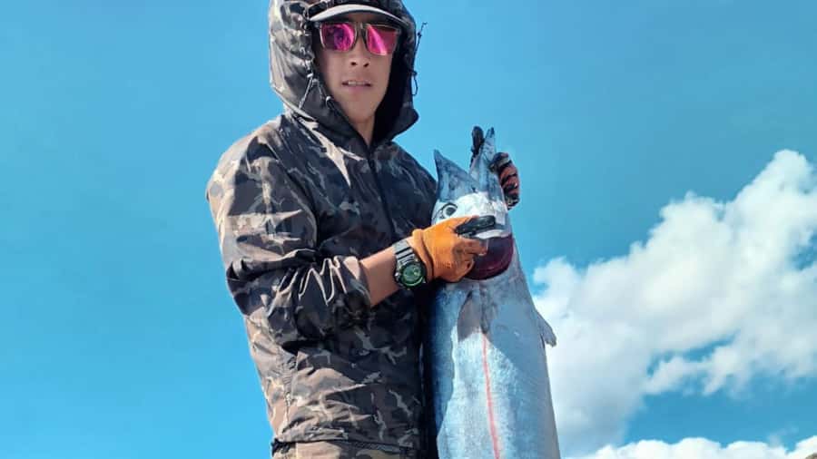Ancestral fishing: Fishing with an experienced Rapa Nui - Two hours on the water, with fishing at the center