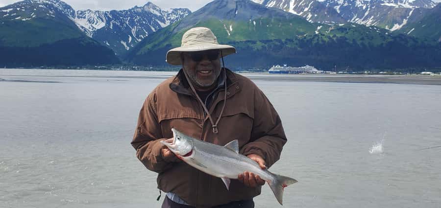 Anchorage: Full-day guided salmon fishing with Hotel Pickup - Five hours beside the stream
