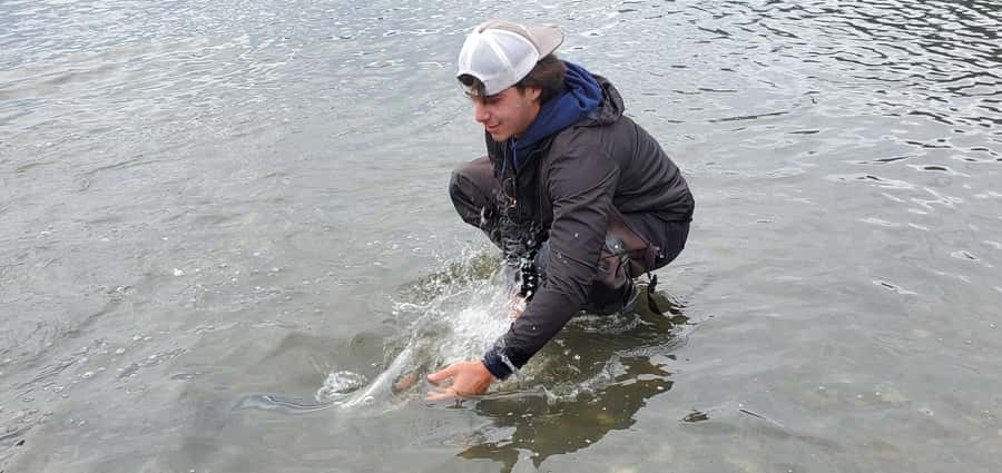 Anchorage: Full-day guided salmon fishing with Hotel Pickup - The small-group setup and guide quality