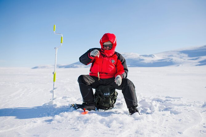Arctic Fishing & Open Fire Cooking - Trying pilkkiminen and juomustus