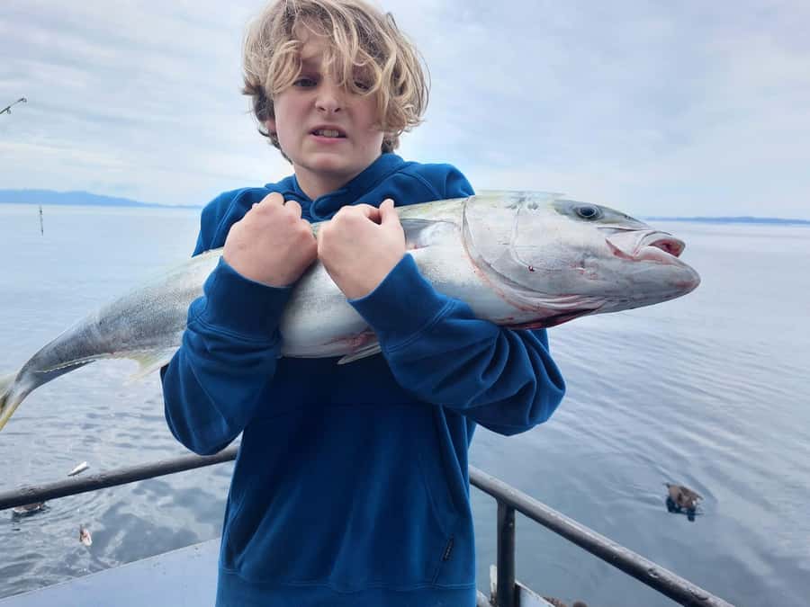 Auckland: Twilight Fishing Charter 5pm - 9:30pm - Who should book this fishing charter?