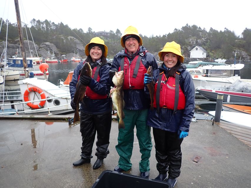 Bergen: Guided Fishing Tour with Outdoor Cooking - From Bergen Tourist Information to the outer islands