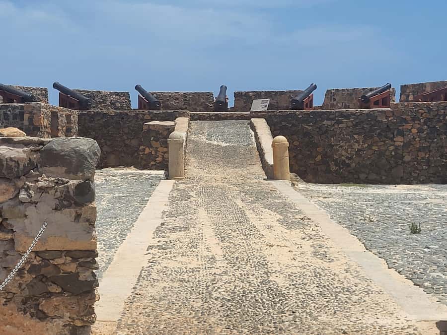 Boa Vista: Motoryacht Trip with Fishing, Snorkel, Beach BBQ - Key points to know before booking