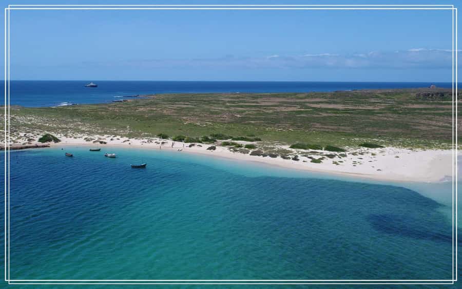Boa Vista: Motoryacht Trip with Fishing, Snorkel, Beach BBQ - Group size, facilities, and guide quality