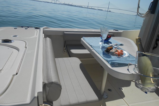 Boat and fishing trips in the Cadiz bay - The two-hour Fall in Love sunset cruise