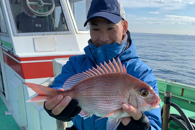 Boat Fishing Activity in Central Tokyo - Learning an easy fishing method on Tokyo Bay