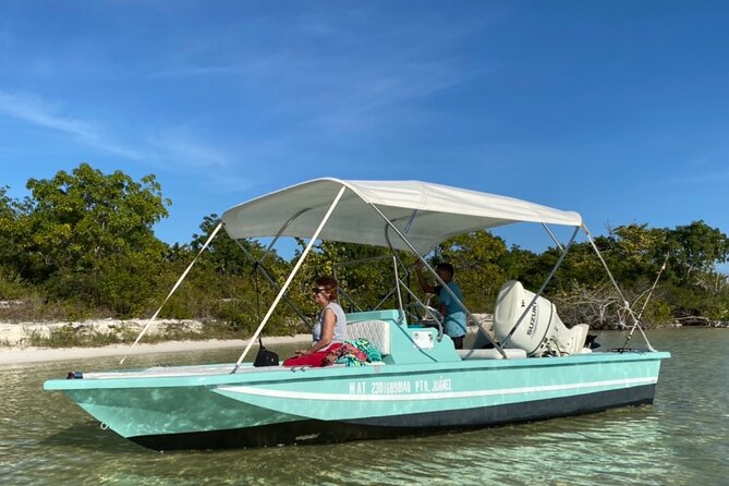 Cancun Fly Fishing large boat - What the private Robalo boat means for your group