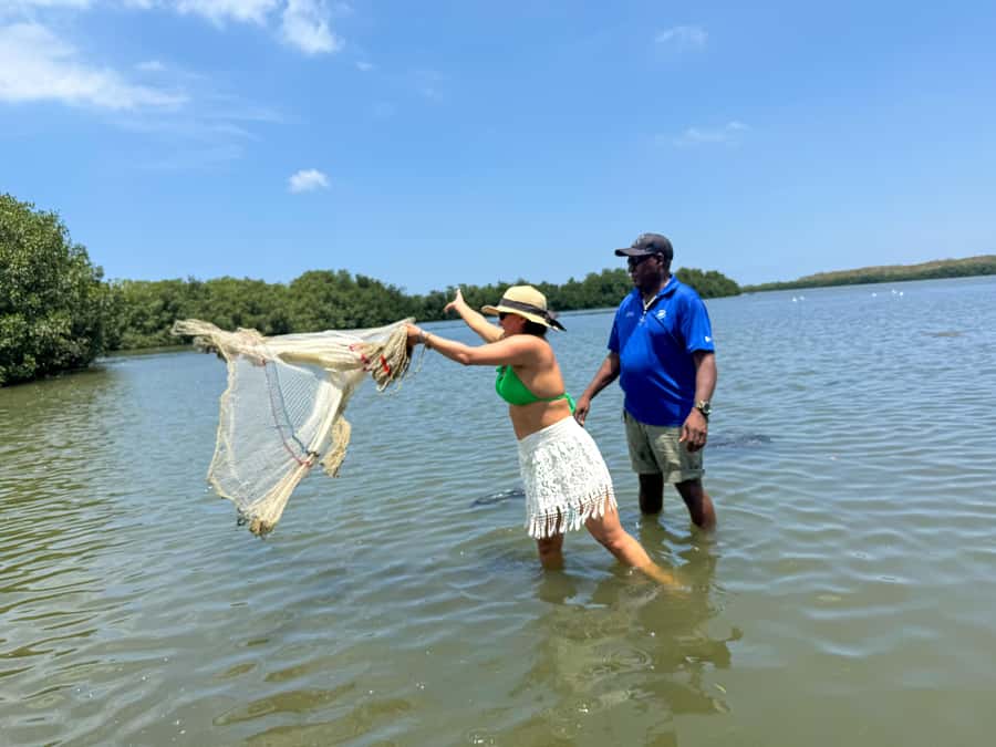 Cartagena: Artisanal fishing through the mangroves - Learning to fish like a local