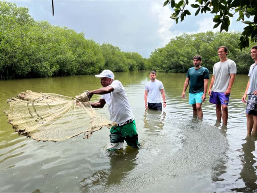 Cartagena Fishing, Crabbing, Birdwatching Experience + Lunch - Looking for herons, pelicans, and kingfishers
