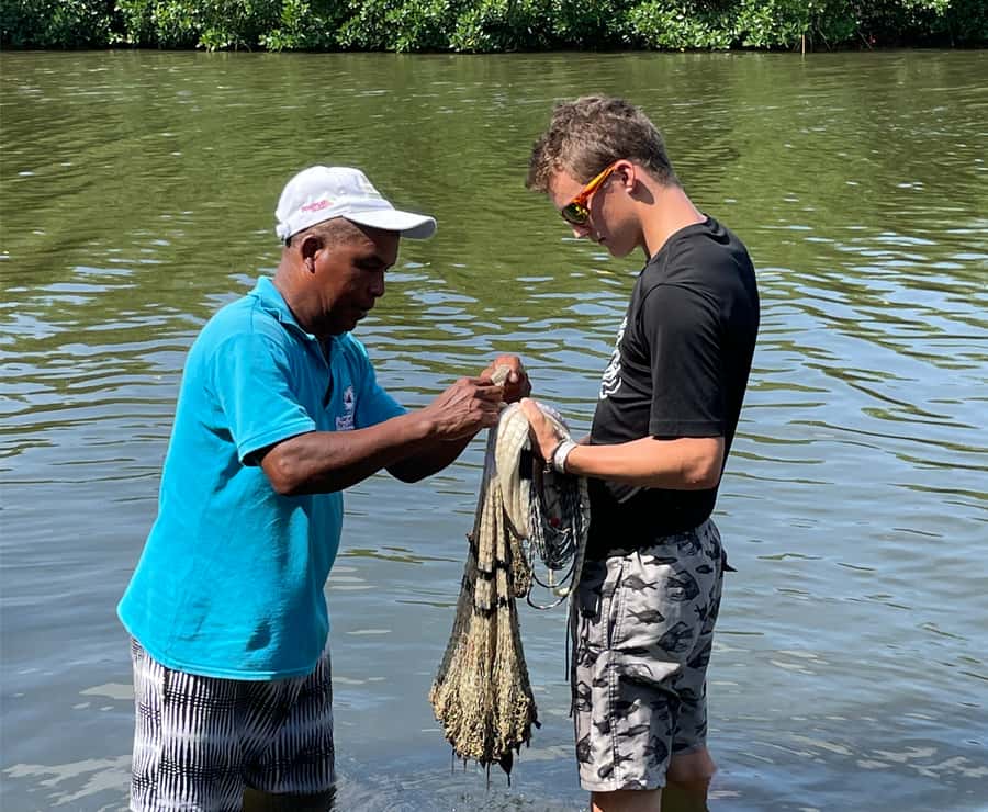 Cartagena Fishing, Crabbing, Birdwatching Experience + Lunch - The optional stop at the fishermen’s island