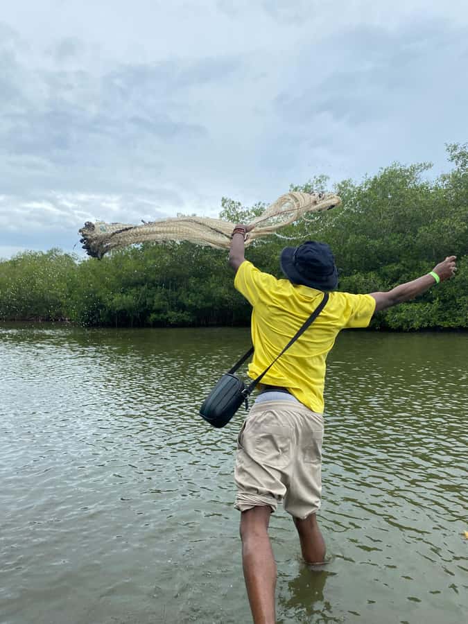 Cartagena: Mangrove Eco Tour & Fishing with Transportation - The boat ride through the mangroves
