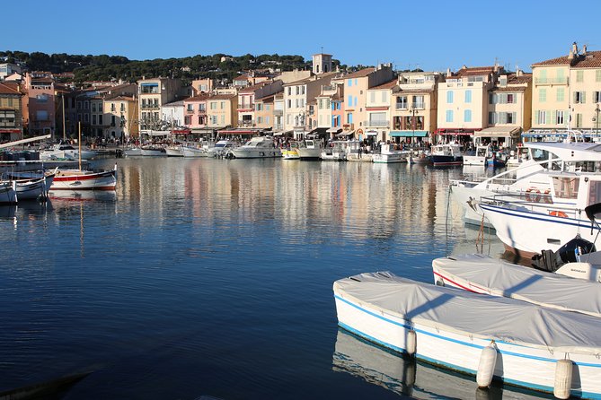 Cassis ancient fishing port, Calanques & spectacular Cap Canaille private tour - Guides, vehicles, and the value of a private tour