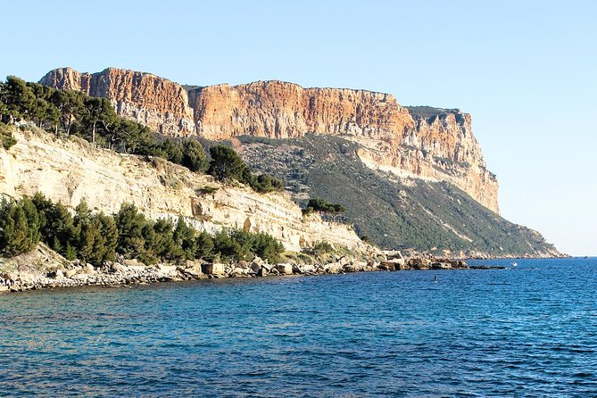 Cassis ancient fishing port, Calanques & spectacular Cap Canaille private tour - Who should book this private Cassis tour