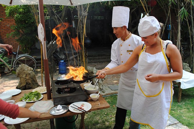 Cooking Class , Local Market , Basket Boat And CRABS FISHING - Why this Hoi An food tour works well