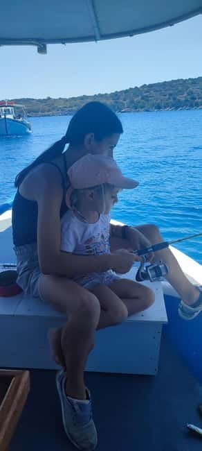 Crete: Boat Cruise with Fishing, Swimming, Lunch, and Drinks - What the Spinalonga setting adds