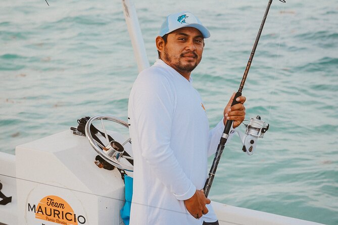 Deep Sea Fishing Experience in Puerto Morelos - The first lines out: trolling for fast fish