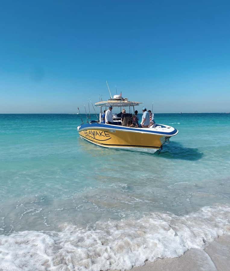 Dubai's BEST Fishing Charter – No Fish, No Pay! - Meeting John, Sandy, and Balan on deck
