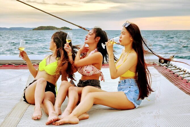 Exclusive Squid Fishing on Chic Floating Café from Pattaya - Timing, safety, and cancellation details
