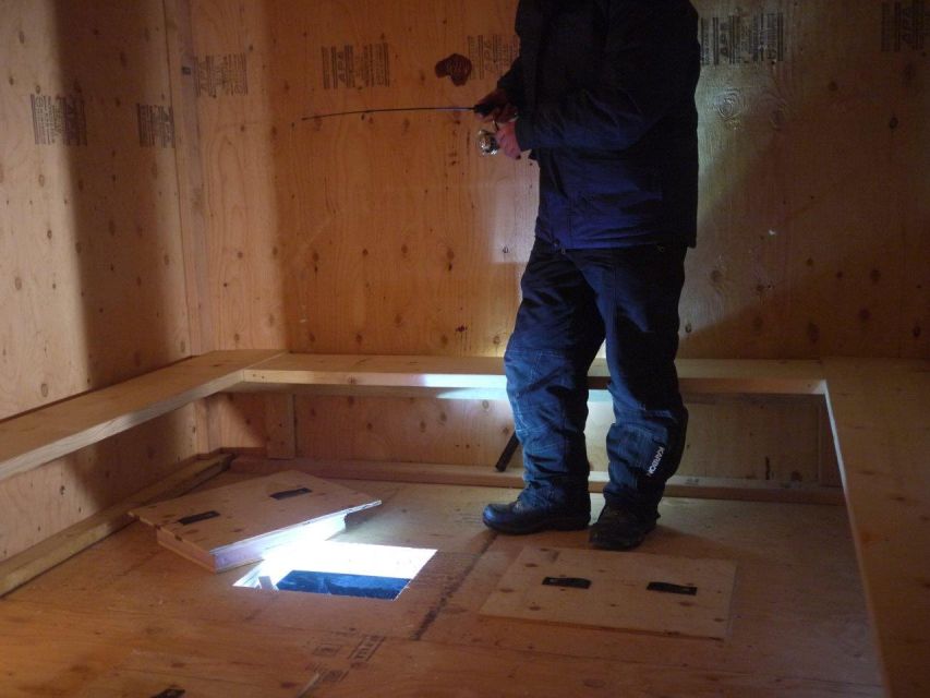 Fairbanks: Aurora Ice Fishing Tour - Learning the craft on a frozen lake