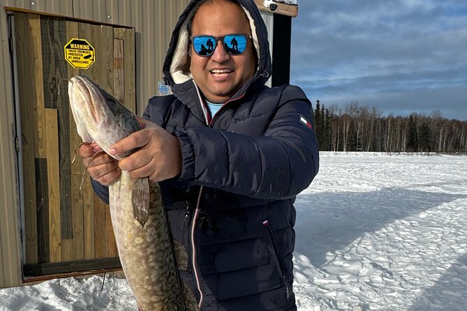 Fairbanks Ice Fishing with Transportation - The small group limit can improve the instruction