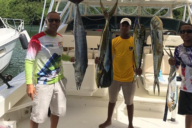 Fishing And Eating Straight From The Sea ( SAONA ISLAND AND PALMILLA) - What The Strong Praise Tells You