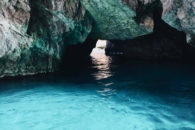 Fishing in the Bay of Sorrento and Capri - Fresh fish lunch and drinks on board