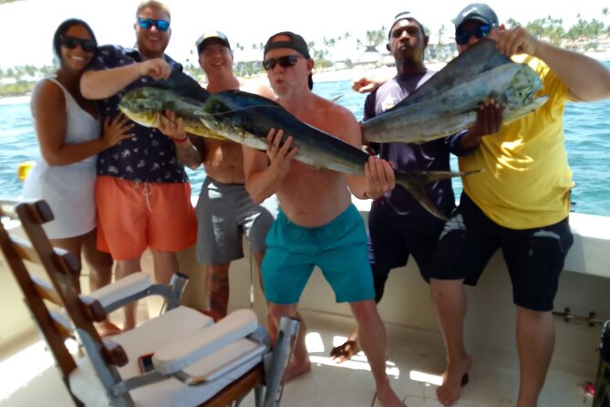 FISHING PRO CHARTERS - Boat Excursion – Mar-Quesa - The crew makes the difference