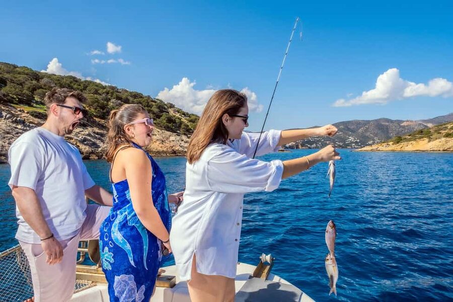 Fishing Trips Agios Nikolaos - Snacks, drinks, and the family touch