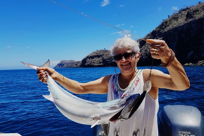 Full Day Tour Pinzon Island + La Fe/Las Palmas - Snorkeling & Fishing - The guide and crew can shape the day