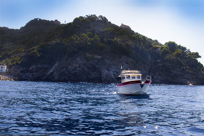 Group Capri tour , visit of caves, fishing legend and swimming - Faraglioni photographs and a possible toast