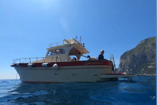 Group Capri tour , visit of caves, fishing legend and swimming - Cruising past the Blue Grotto
