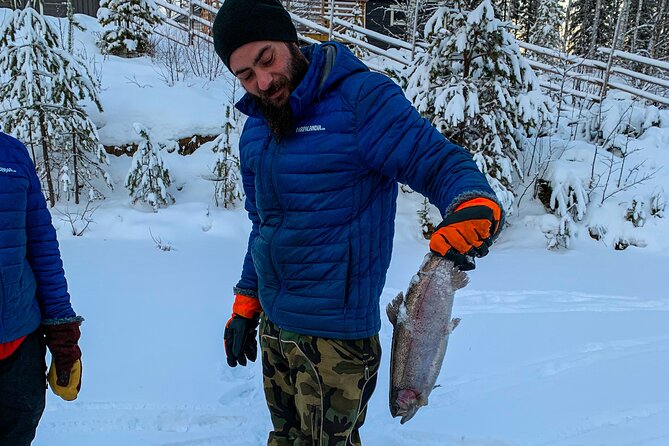 Half-Day Husky Safari and Salmon Ice Fishing Experience - A warm break in the kota