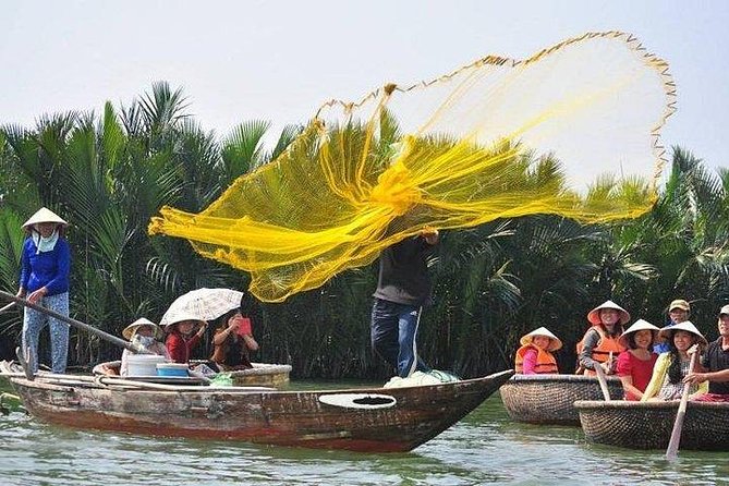 Hoi An Basket Boat Tour ( basket boat, visit water coconut forest, fishing crab) - The boat spinning show: fun, but not peaceful