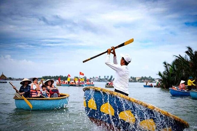 Hoi An basket boat tour with seafood lunch at fishing family - Learning to handle a traditional thung chai