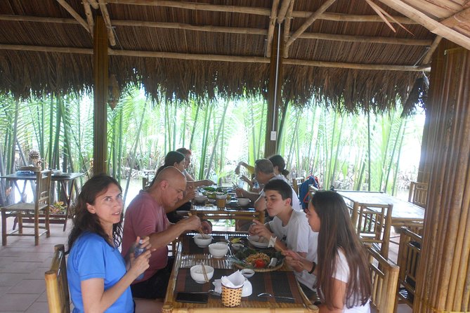 Hoi An Cooking Class(Market,BasketBoat Crabfishing&Cooking Class) - Guides and group size shape the day