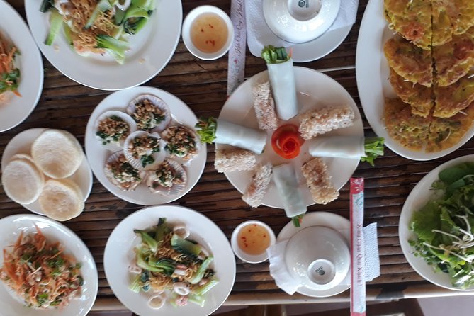 Hoi An Eco Tour Cooking Class & Fishing (Local market,basket boat,learn cooking) - Group size, guides, and the pace of the day