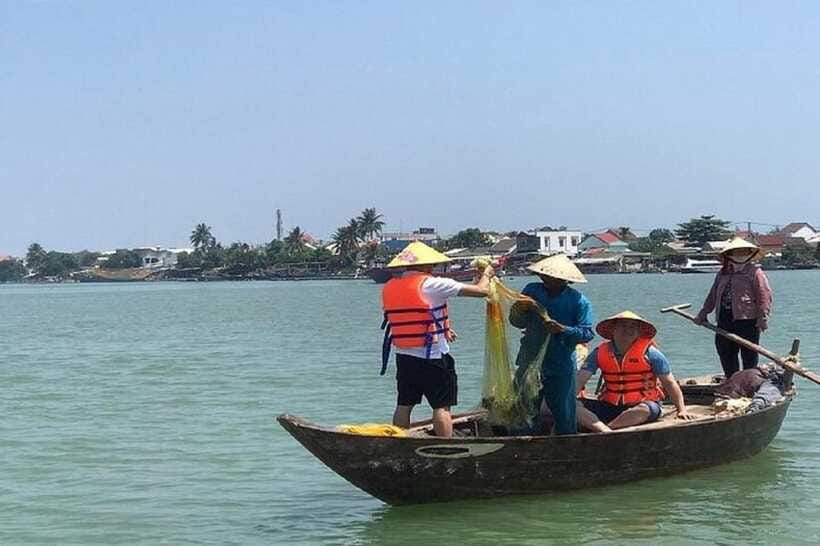 Hoi An Fishing Boat Tour/Ceramic-Lantern-Hand Fan-Cafe Class - Cao Lau and a Family-Style Lunch Stop