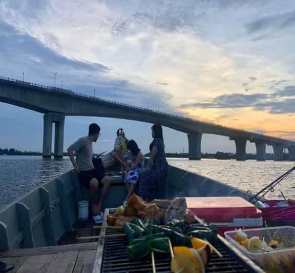 Hoi An: Sunset BBQ Fishing tour with Locals by Boat Cruise - Fishing from the middle of the river
