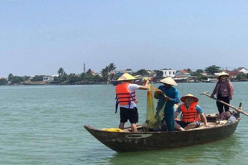 Hoi An Wet Rice Farming Tour-Basket Boat Tour Fishing-Lunch - Into the coconut forest by basket boat
