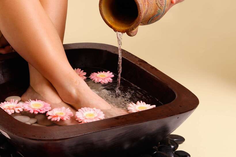 Hoian/Da Nang: Fishing, basket riding and cooking class - What the guide and group size mean
