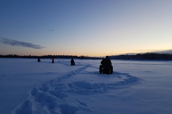 Ice fishing by car with hot beverages at Pyhä-Luosto - Key points at a glance