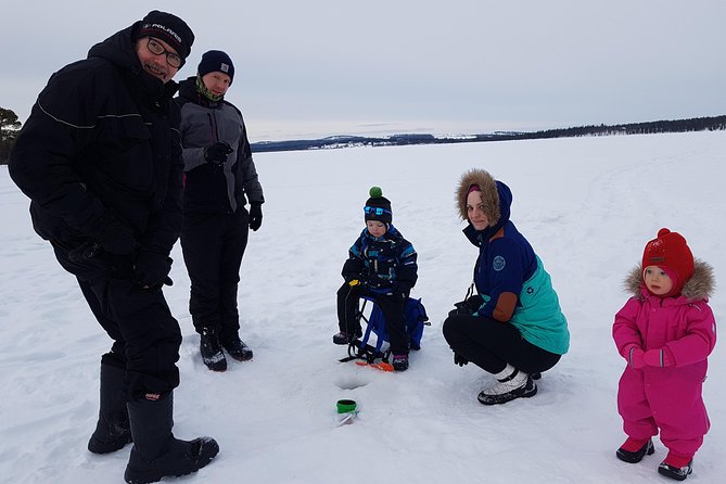 Ice fishing by car with hot beverages at Pyhä-Luosto - Drilling through a metre of ice