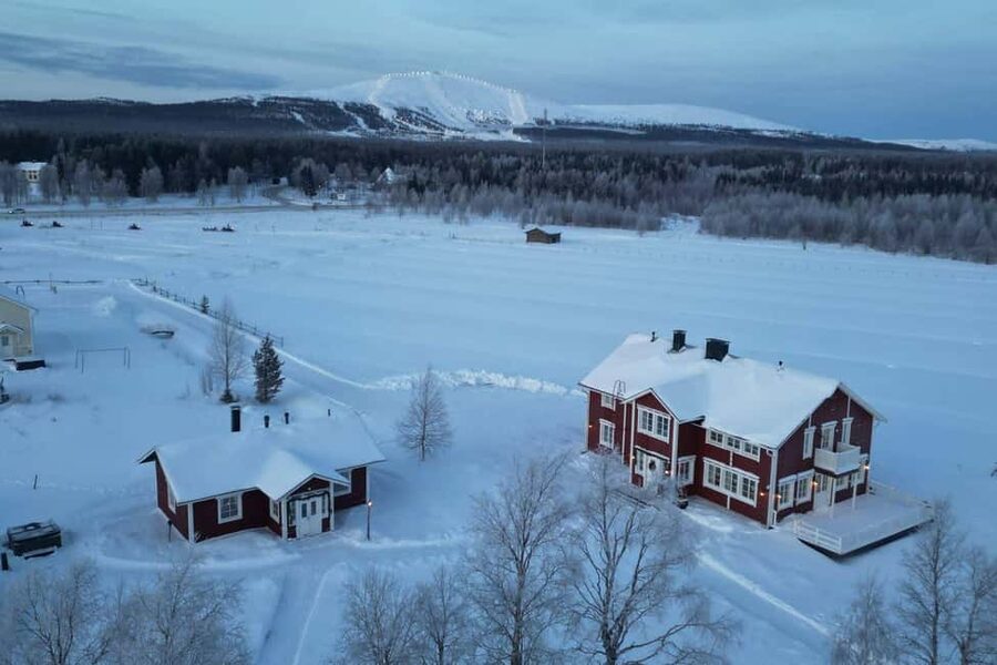 Ice-Fishing by Foot on Lake Ylläsjärvi - Starting beside Lake Ylläsjärvi