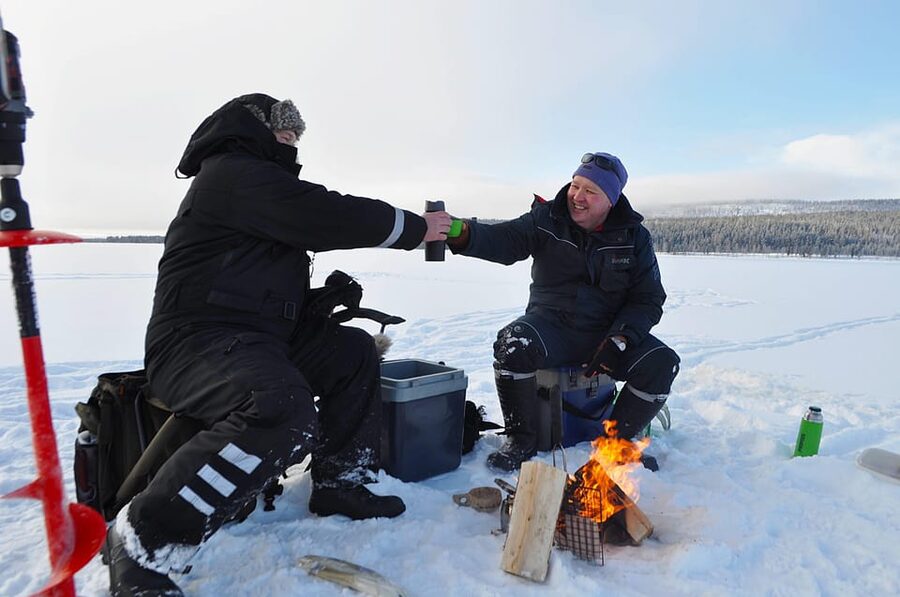 Ice fishing program in Lapland - From central Rovaniemi to frozen Palojärvi