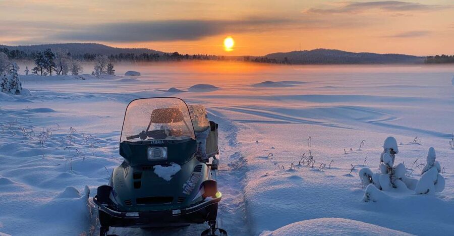 Icefishing and tasting in Lake Inari - Starting beside the café in Sámi Village Nellim