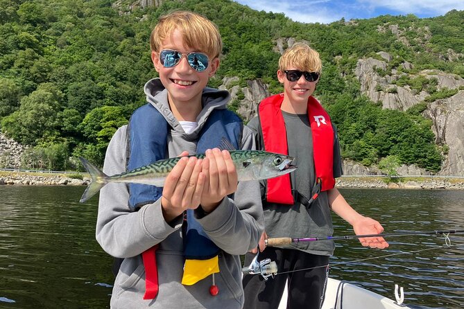 Inshore fishing in the Drangefjord - Watching for seals and learning the fjord story