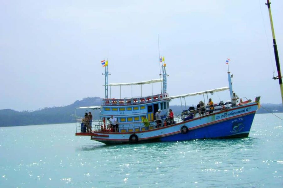 Koh Samui: Fishing Day Tour by Escort Boat with Mr. Tu - Lunch with fish, rice, prawns, and fruit